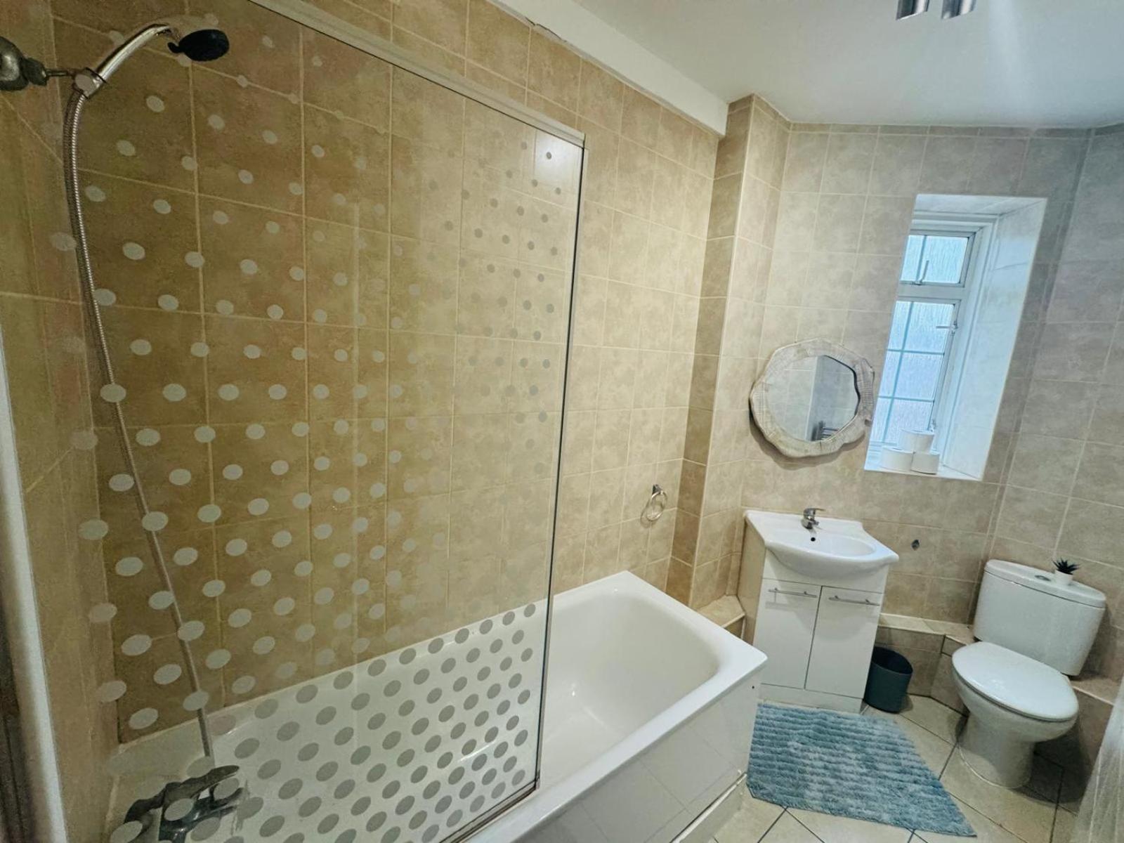 Super Family Flat Edgware Road *