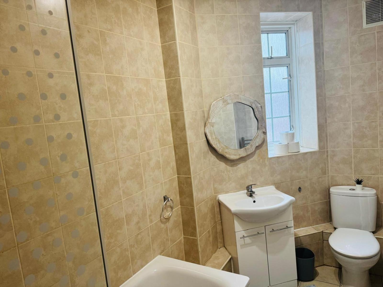 Super Family Flat Edgware Road * London