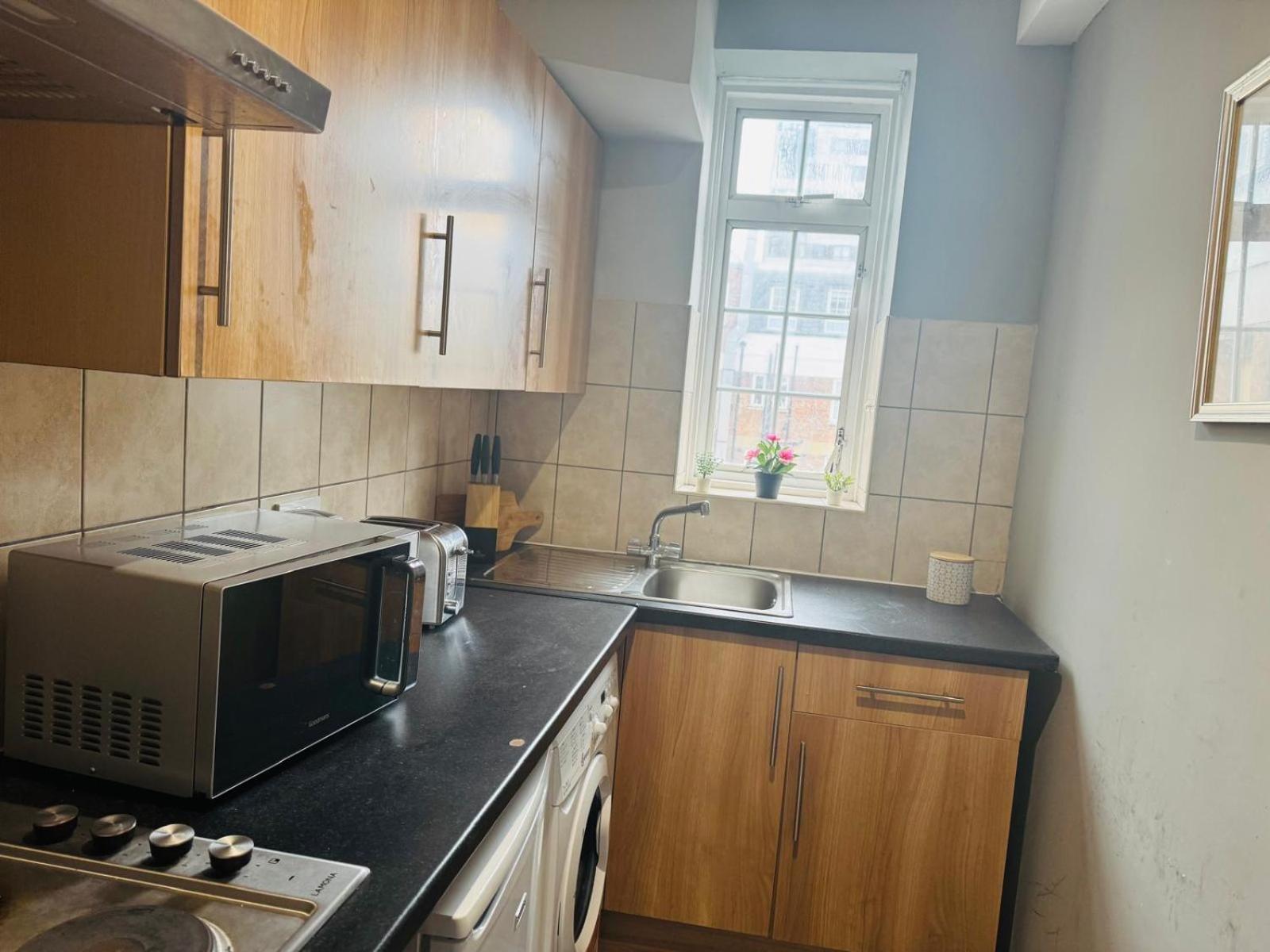 Super Family Flat Edgware Road * London
